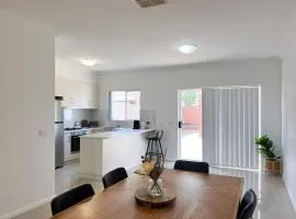 Modern City Townhouse with all the Comforts