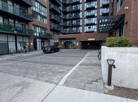 Vibrant 1 Bedroom Condo Apt, hotel in Toronto