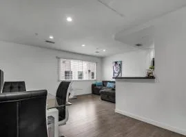 Large Modern 1-Bedroom With Dining Area In Central Location Close To Downtown LA