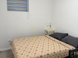 Exclusive Offer - A special deal ending soon!! Super Nice Location - Very close to YVR Airport and shopping center & easy transportation, hotel en Vancouver