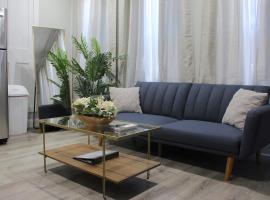 UNIQUE Gem in HEART of Albany Spiral Staircase, hotel in Albany