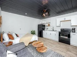 Mins to Beach - Studio Home- Walk to Downtown - Free Parking