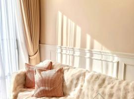 Twin Tower Residence Brand New Minimalist Suite 7pax 3 Min Walk from CIQ, hotel con ba&ntilde;era de hidromasaje en Johor Bahru