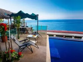 Oceanfront 5BR Up to 16 pax