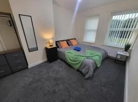 Modern 3-Bedroom House w Private Parking