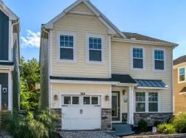 Spacious Dog-Friendly Getaway with Year-Round Pool & Hot Tub