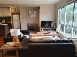 L'Barza Lovely 3BR Serviced Townhouse near Lake