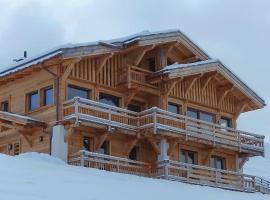 Modern Chalet Near Megève With Somptuous Views, hotel v destinaci Combloux