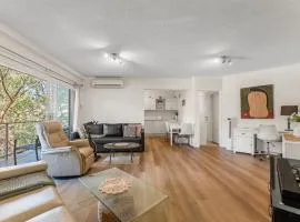 Cronulla Retreat Steps to Surf & Cafés