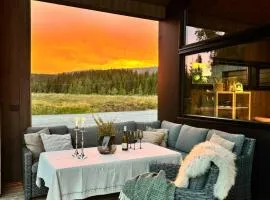 Modern Cabin By The Lake In Kvelia