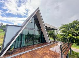 Freedom home khaokho, casa de campo em Khao Kho