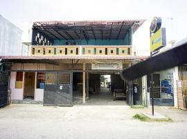 OYO 94768 Al-hamra Guest House, hotel near Polonia Airport - MES, Medan