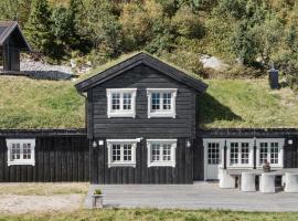 Modern Family Cabin Near Vinterland Ski Resort, hotel con spa en Lifjell