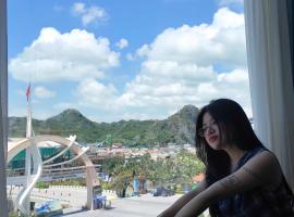 CatBa Pod Hostel & Rooftop Bar、カットバ島のホステル