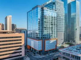 Boulevard Stays Highrise STU Sky Pool Parking Gym 26