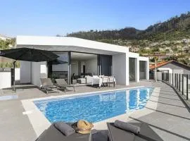 Villa Calheta Charm by Villa Plus