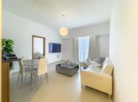 Stylish 1BR Apt in Gate Tower 3