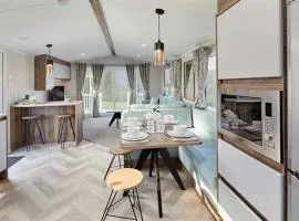 Luxury mini lodge with hot tub and decking at Tattershall Lakes