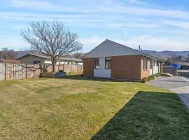 Antimony Retreat - Cromwell Holiday Home