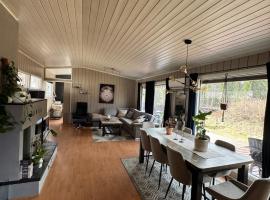 Sentral familievennlig enebolig, βίλα σε Åmot