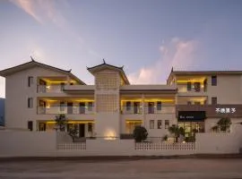 不晚里予日照金山丨雪山全景度假酒店白沙古镇店