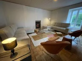 Grande maison 20 min plage, 14 personnes, 5 SDB, literie grand confort
