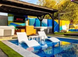 2x Hottub, Pool, Minigolf, Theater,games, 20guests