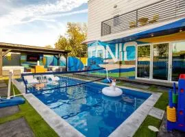 2x Hottub, Pool, Minigolf, Theater,games, 20guests