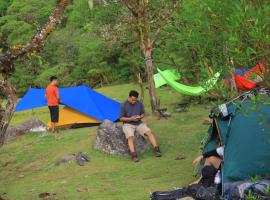 Trekking and Camp Lembah Lohe 2D1N, ξενοδοχείο σε Malino