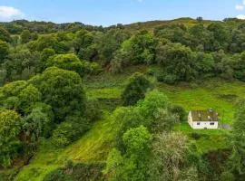 Charming 2-Bed Cottage on Tranquil Raera Farm