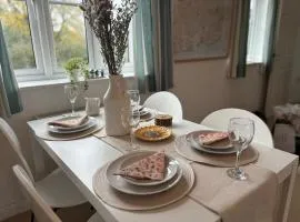 Spacious Coach house - Pet Friendly - Close to sea