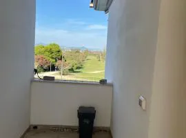 Soggiorno in villette interno del campo golf vicino al mare a due passi da Roma
