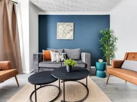 NEW! Stylish home I Perfect for groups I Parking