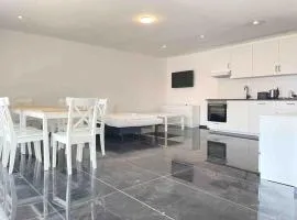 MAX119 große moderne Monteurwohnung
