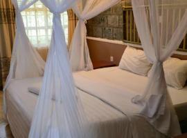 Trotters Hotel, hotel with parking in Gitura