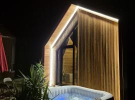 Dalmace Villas, hotel con tinas de hidromasaje en Koman