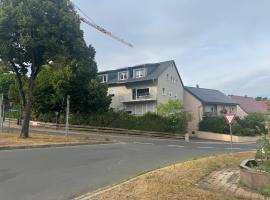 Lindenhof Mühlstetten Wohnraum Boardinghouse, hotel i Röttenbach