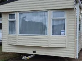 Superb 8 Berth Dog Friendly Caravan To Hire In Norfolk Ref 10054B