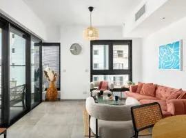 O&O Group - 3BR Skyline Retreat on the 24th Floor