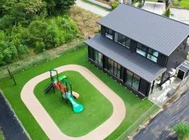 遊び場いっぱい Kidsʻ Play Villa 庭付き貸別荘 最大14名 屋根付きBBQ