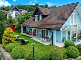 Vacation home, hot tub, lake view, sandy beach