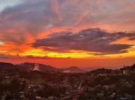 Baguio View Condo for 6! Walk to SM and Burnham