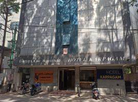 Hotel Karpagam Lodging House Nr Railway Station & Gandhipuram bus stand，位于哥印拜陀的木屋