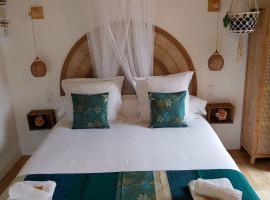 "Chez Lyly et Juju" Piscine&Sauna Calme 3chambres, nhà khách ở Angers