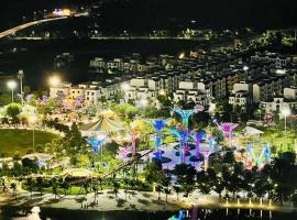 Shi House - 2BR GH3 Luxury, Comfortable, Park View, hotel in Long Bình