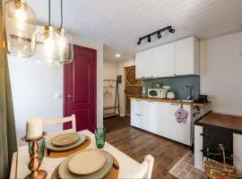 Historic Manor Apartment