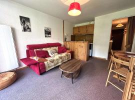 Studio fonctionnel avec coin montagne, proche remontées mécaniques et centre commercial, 4 couchages - FR-1-330F-66, hotel in Serre Chevalier