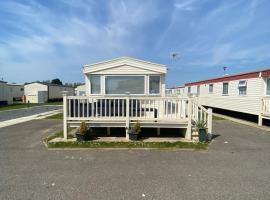 Lisa caravan hire, hotel in Skegness