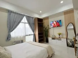 Chic Condo with Gym and Pool Access