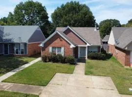 Modern and Cozy 3BR Memphis with Jetted Tub
